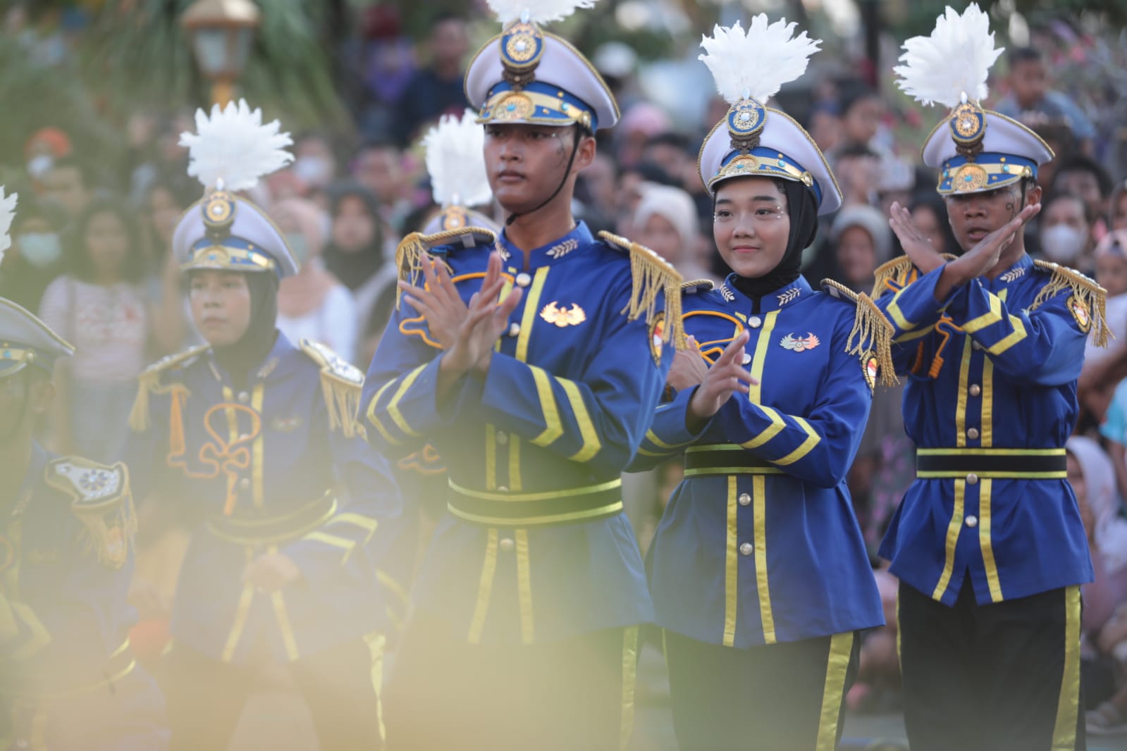 Tampilkan PBB Kreasi dan Drumband yang Menarik, Parade Senja Sukses Jadi Daya Tarik Wisatawan