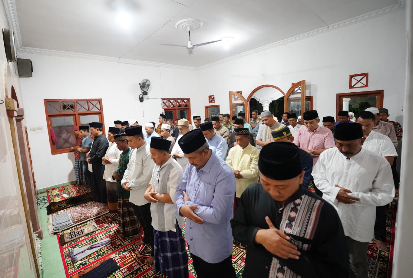 Gelar Safari Ramadhan, Wali Kota Ikuti Shalat Isya Dan Tarawih Di Mushola Al Ikhlas Bersama Warga