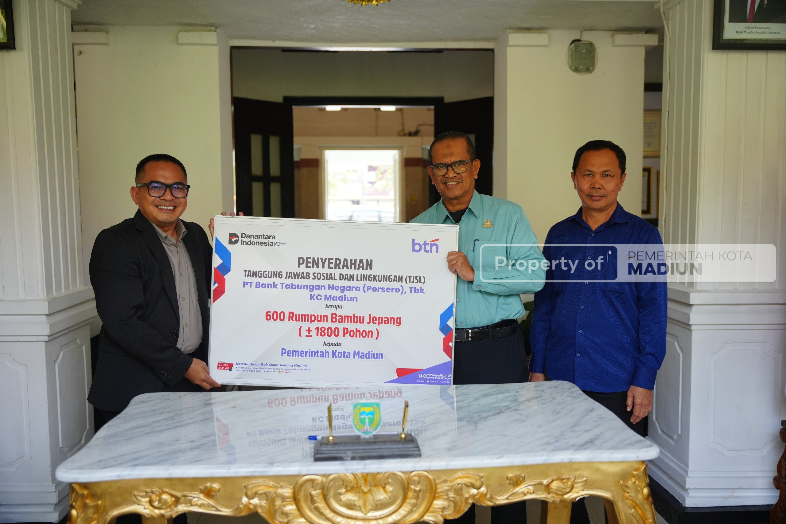Sekda Kota Madiun Terima Penyaluran CSR Bersama Sektor Swasta Tingkatkan Lingkungan Sehat