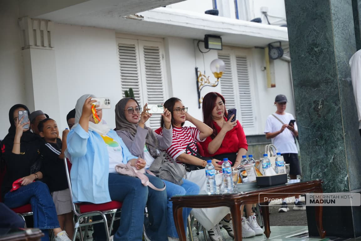 Berangkatkan Kirab Barongsai Imlek, Plt Wali Kota Madiun Harap Semangat Kreativitas dan Kebersamaan Terjaga